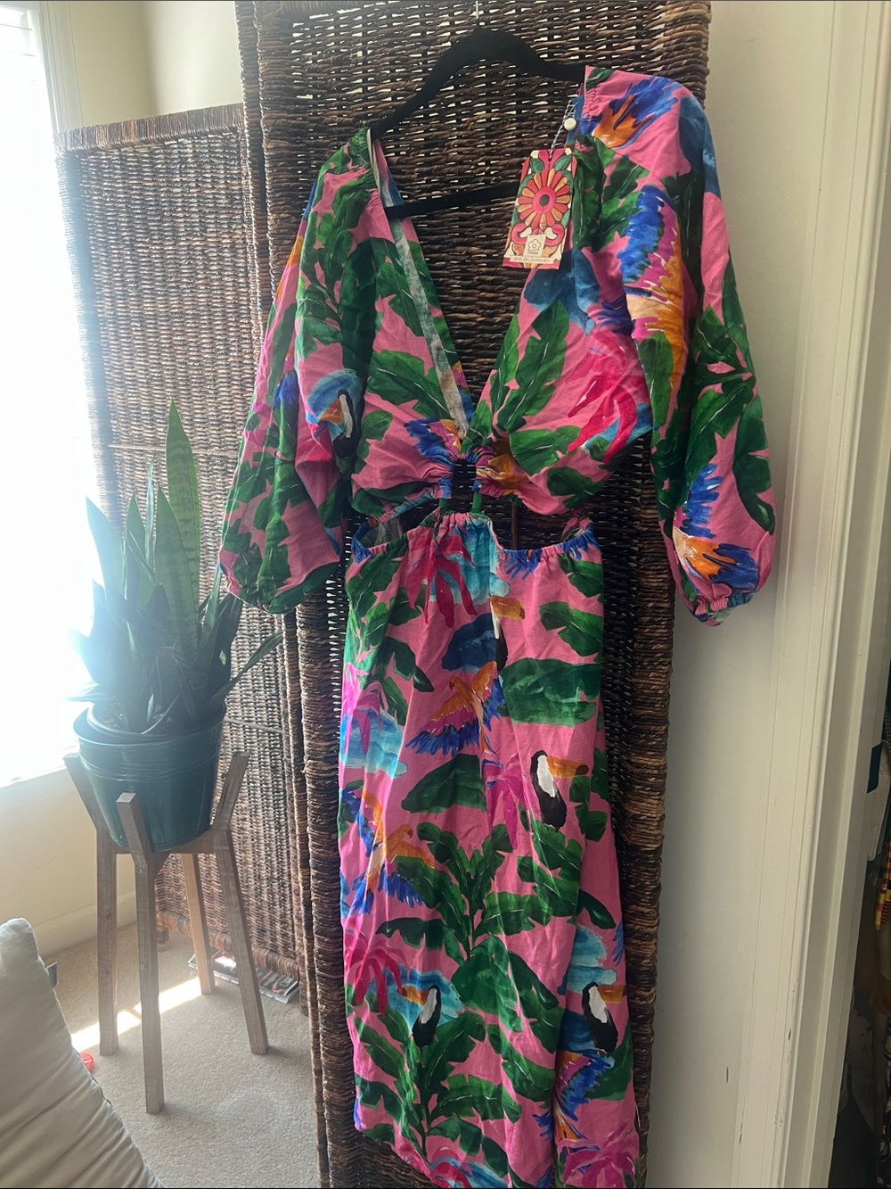 FARM Rio Pink Tropical Cutout Midi Dress with Green Leaf Motif NWT - Picture 4 of 4